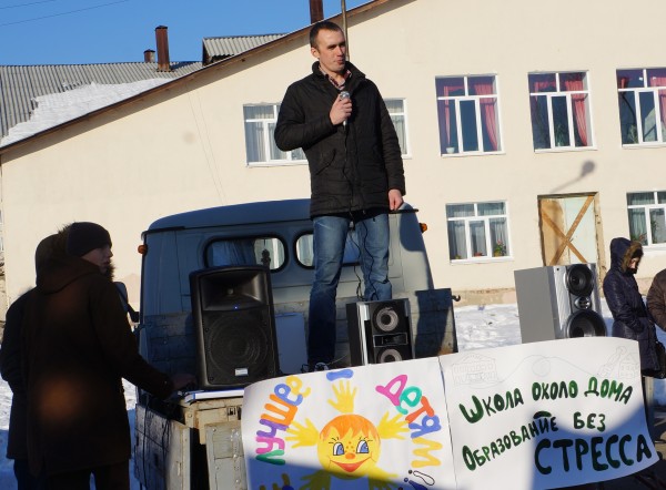 Депутат-справедливоросс Семакин выступил в защиту ивдельцев и пригрозил авторам расформирования школы  разбирательством на федеральном уровне 